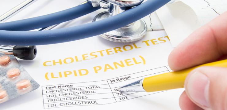 Do cholesterol lowering statins influence mortality rates ? Not really. Due to the fact that statins only marginally contribute to the reduction of coronary heart disease mortality, it is practically impossible to demonstrate the impact of statin utilisation on cardiovascular mortality.