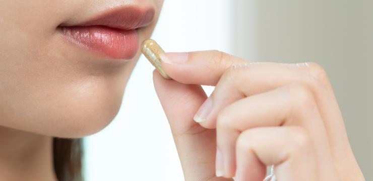 From a truly orthomolecular point of view, instead of swallowing high amounts of vitamin C to replace its depleted stock, it makes more sense to combine the intake of vitamin C with the daily intake of Masquelier's OPCs.